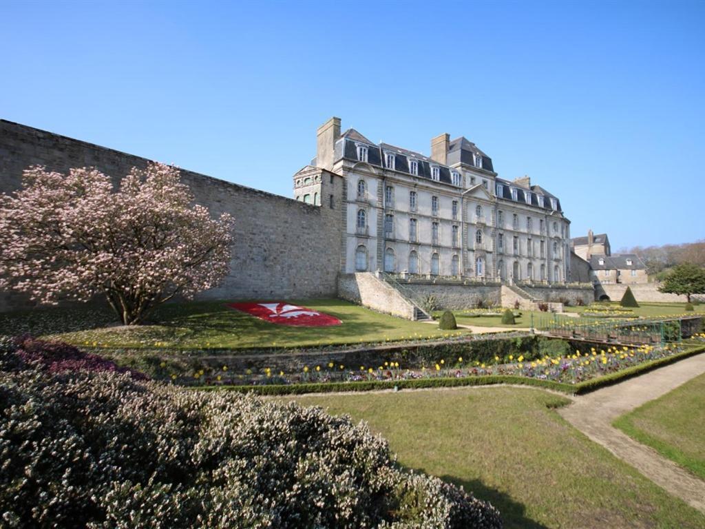 La Garenne 2*